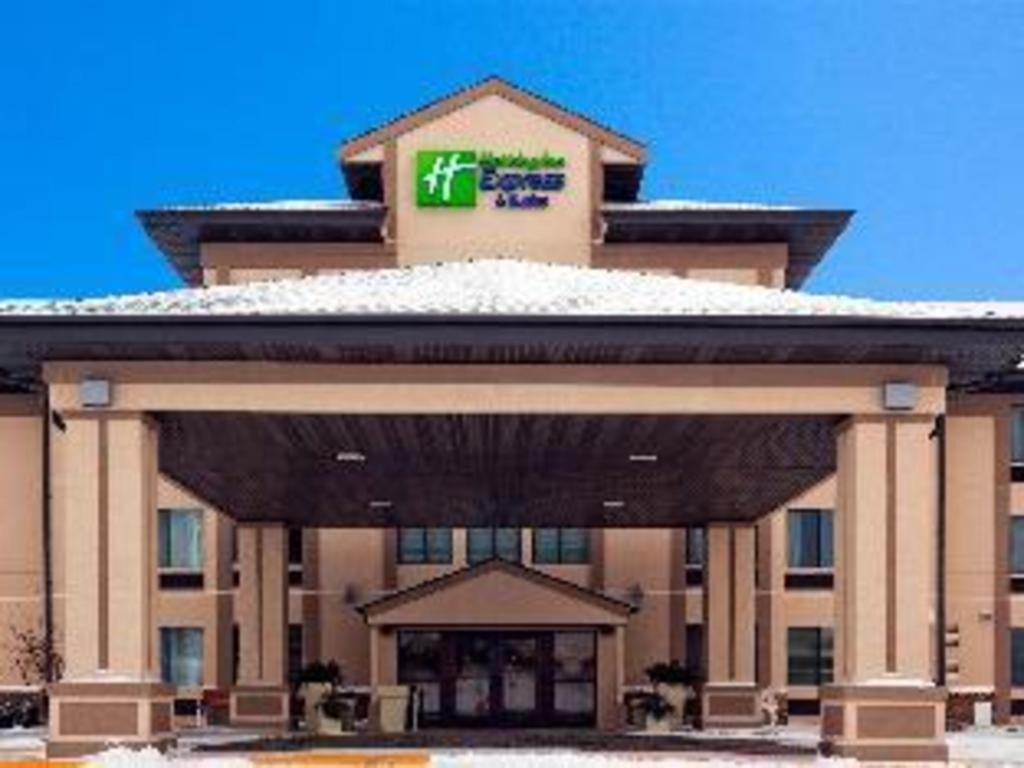 Holiday Inn Express & Suites Winner By Ihg Exterior photo